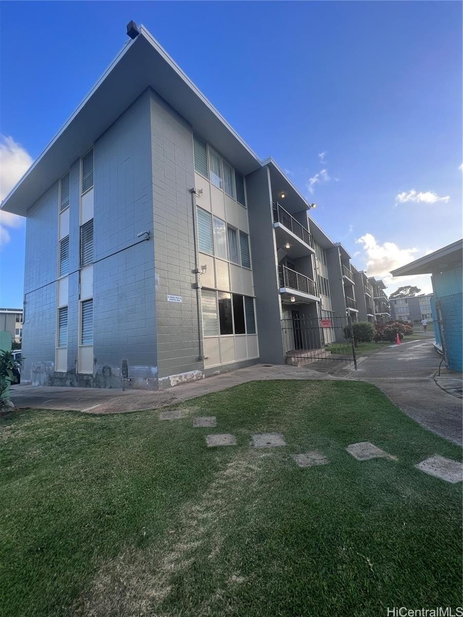 25. 94-099 Waipahu Street