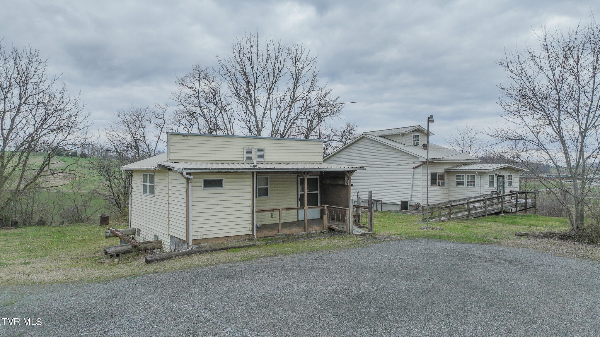 16. 1959 Boones Creek Road