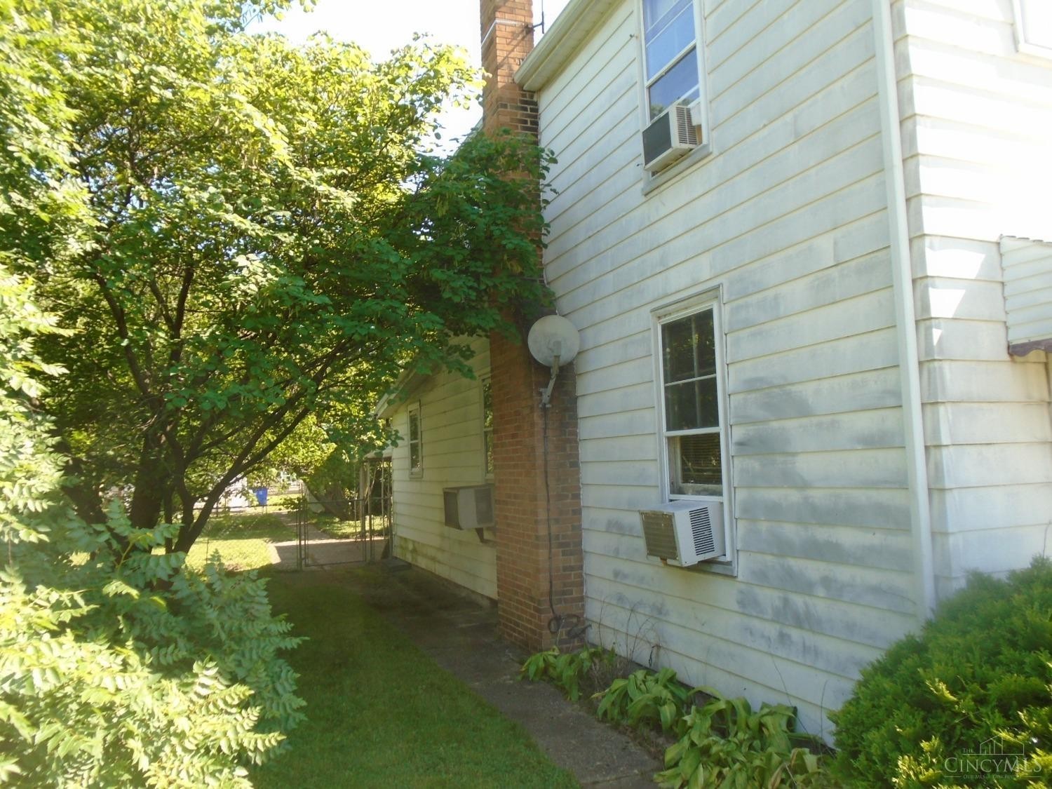 4. 844 Fairview Avenue