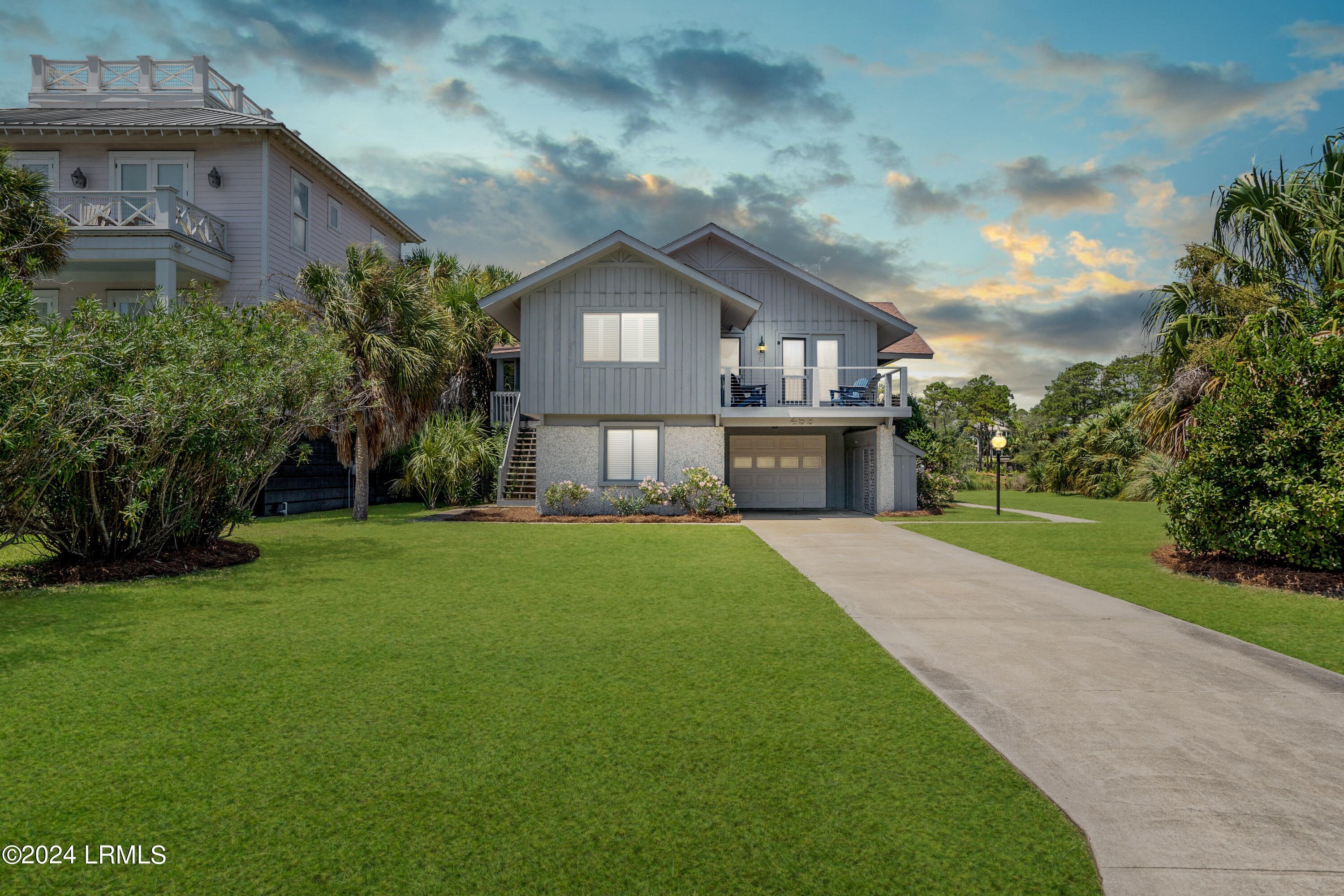 2. 453 Tarpon Boulevard