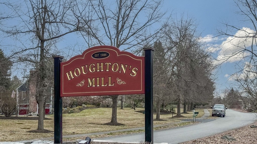 39. 71 Houghton's Mill Rd