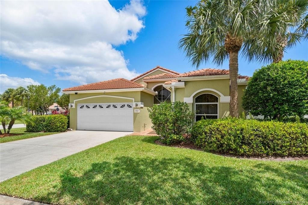 1. 3311 SE Fairway Oaks Trail