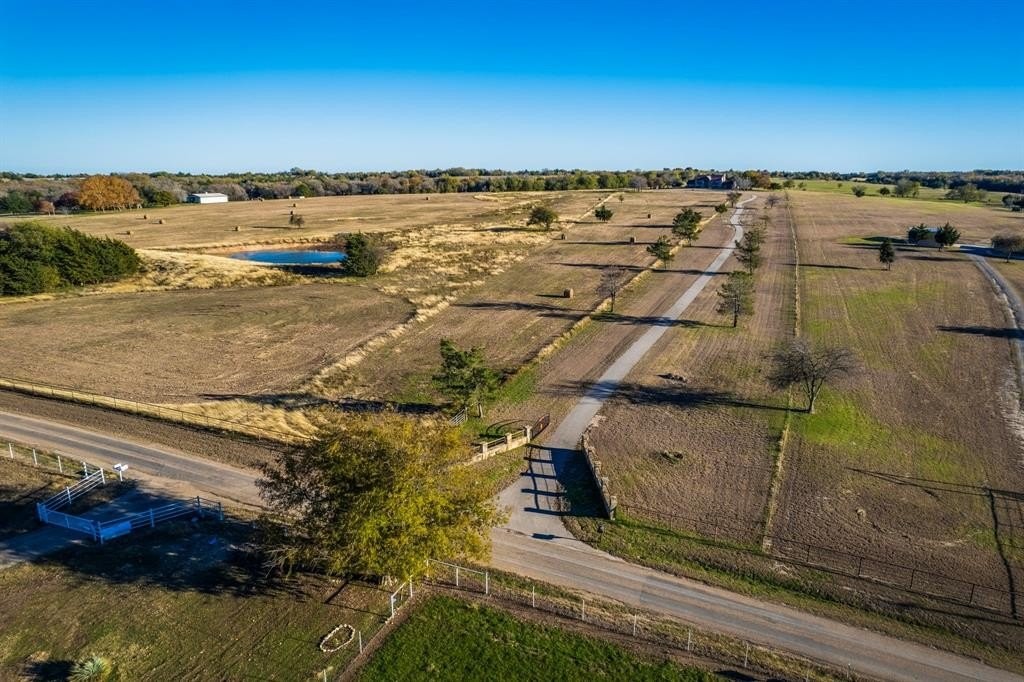 2. 000 Bee Creek School House Road