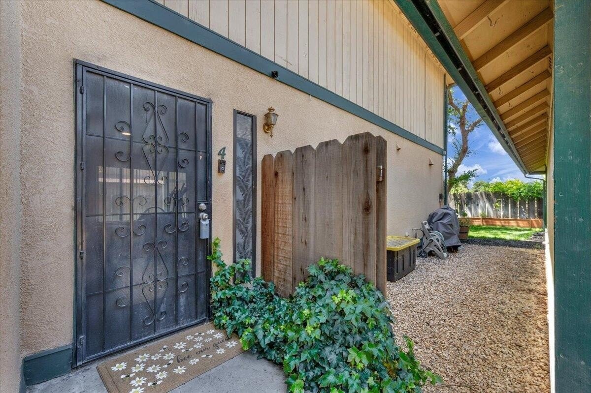 23. 351 N Capitola Court