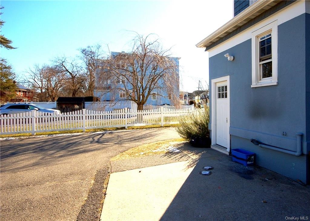 29. 451 Beach Avenue