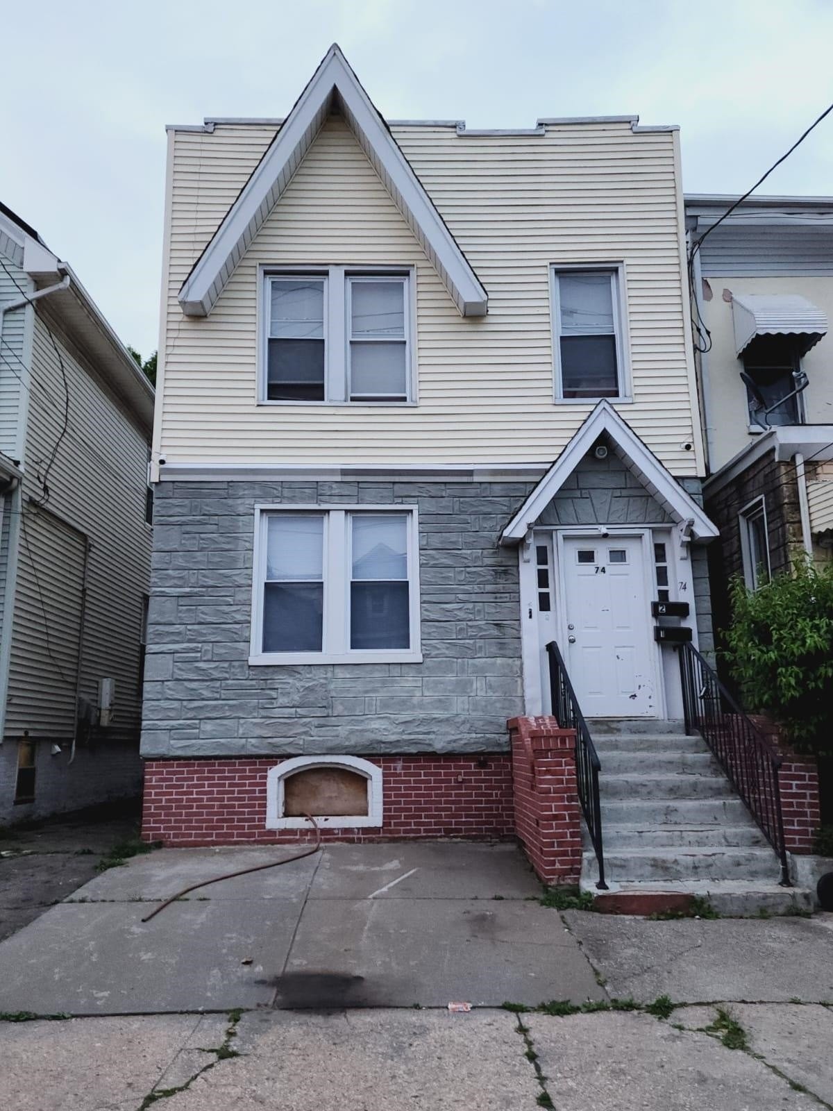 1. 74 Winfield Ave