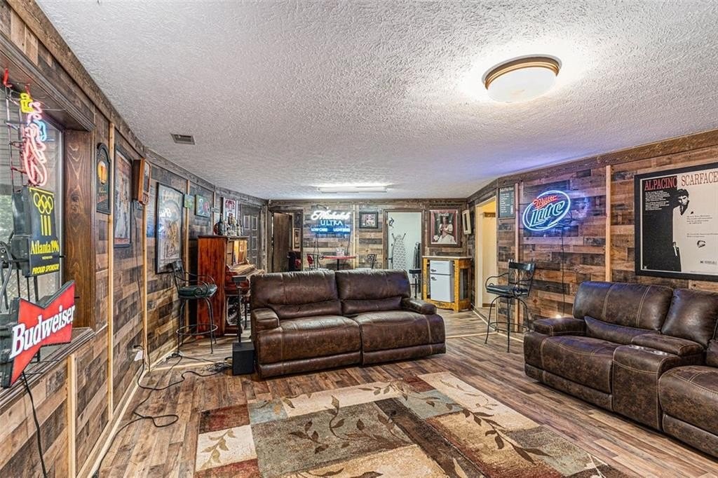 28. 900 Mountain Ridge Drive