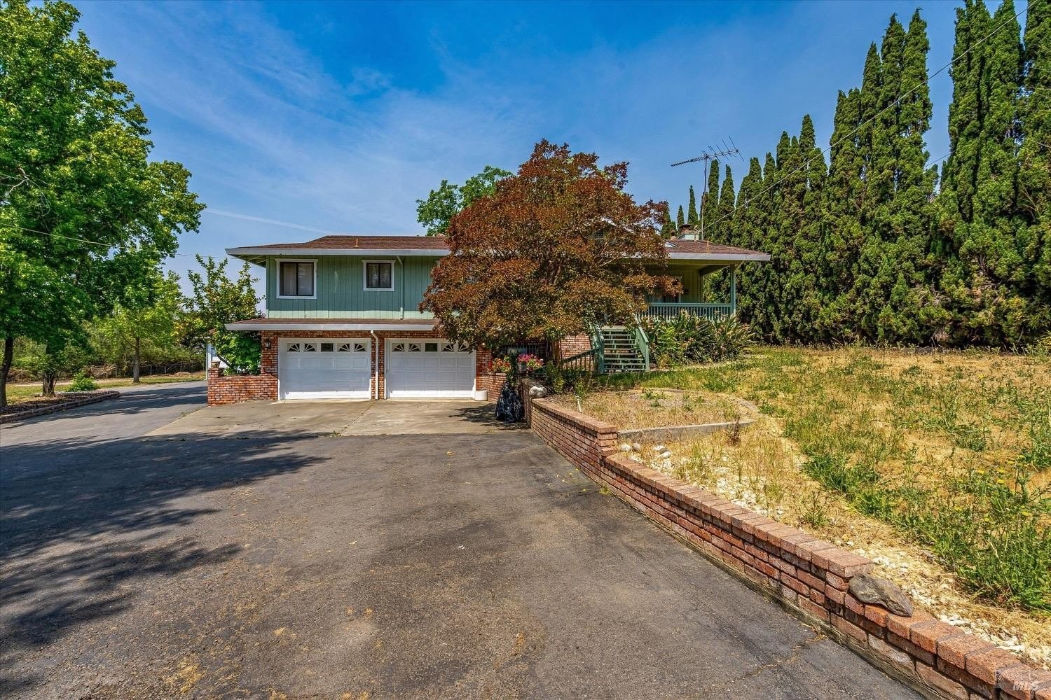 1. 805 Capitola Drive