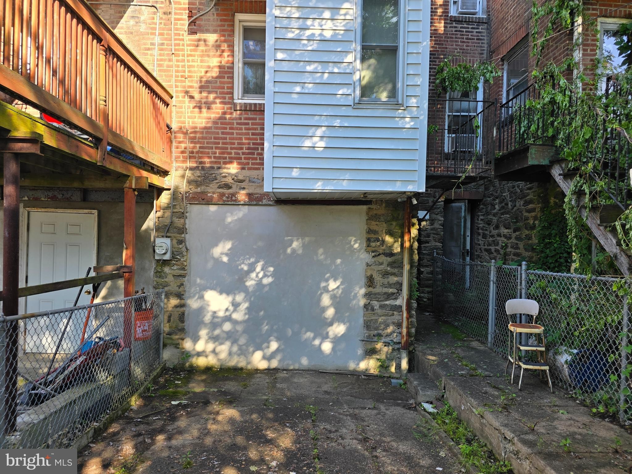 17. 5437 N Front Street