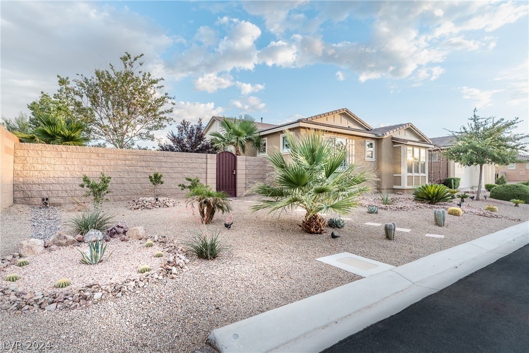 3. 8531 Warbonnet Way