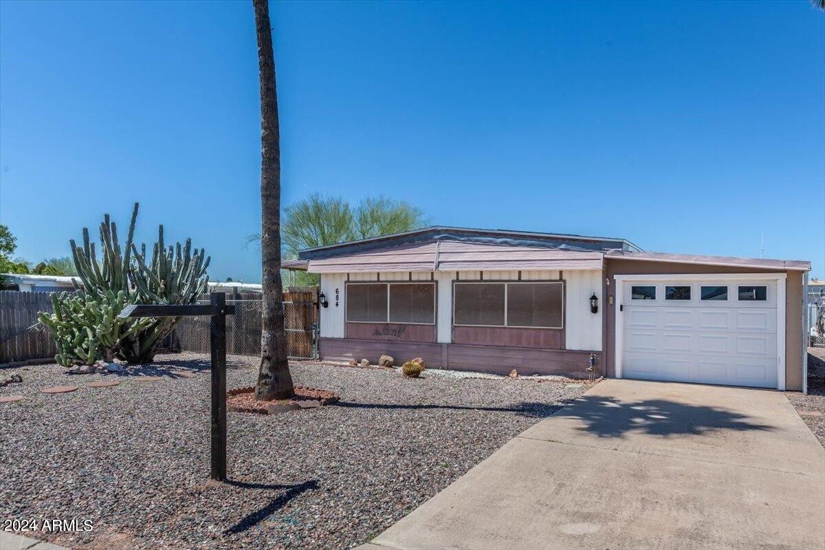 2. 684 N Pinal Drive