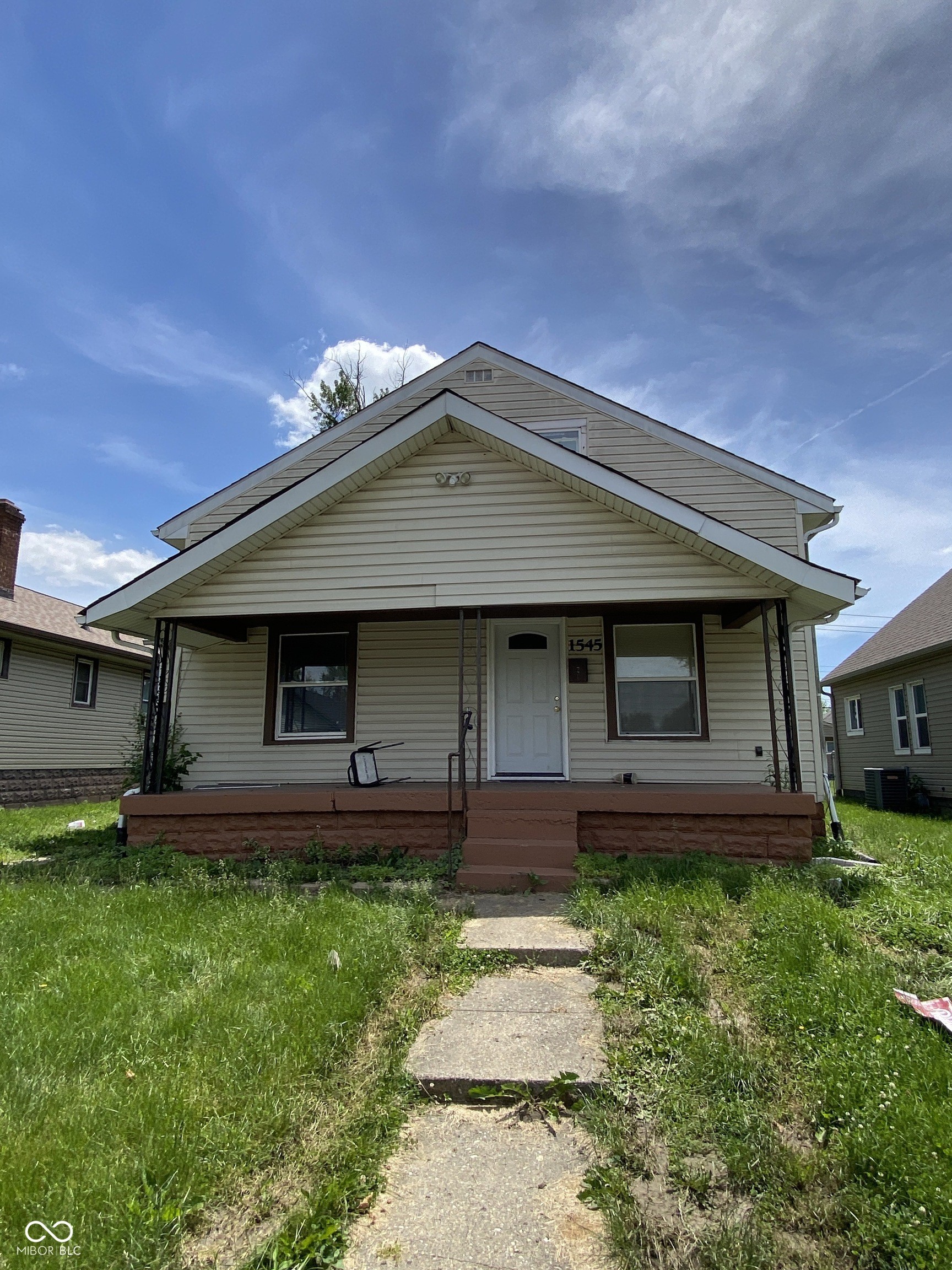 1. 1545 Finley Avenue