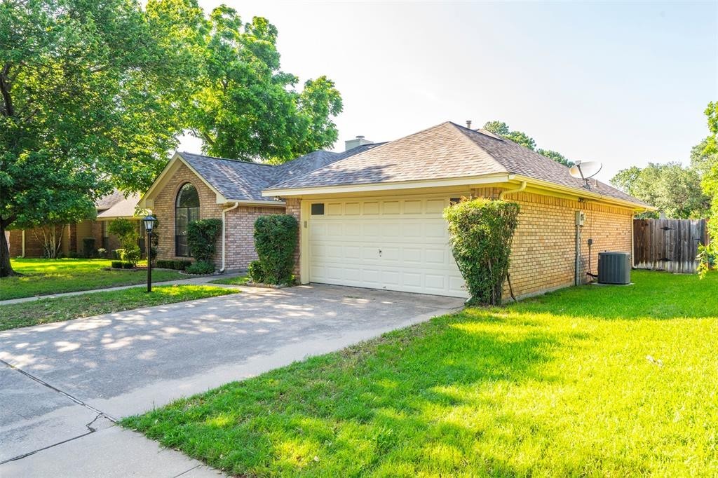 2. 2209 Hunter View Court