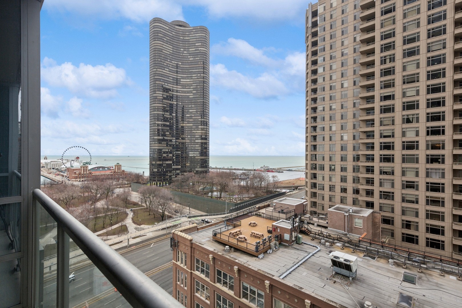 21. 600 N Lake Shore Drive