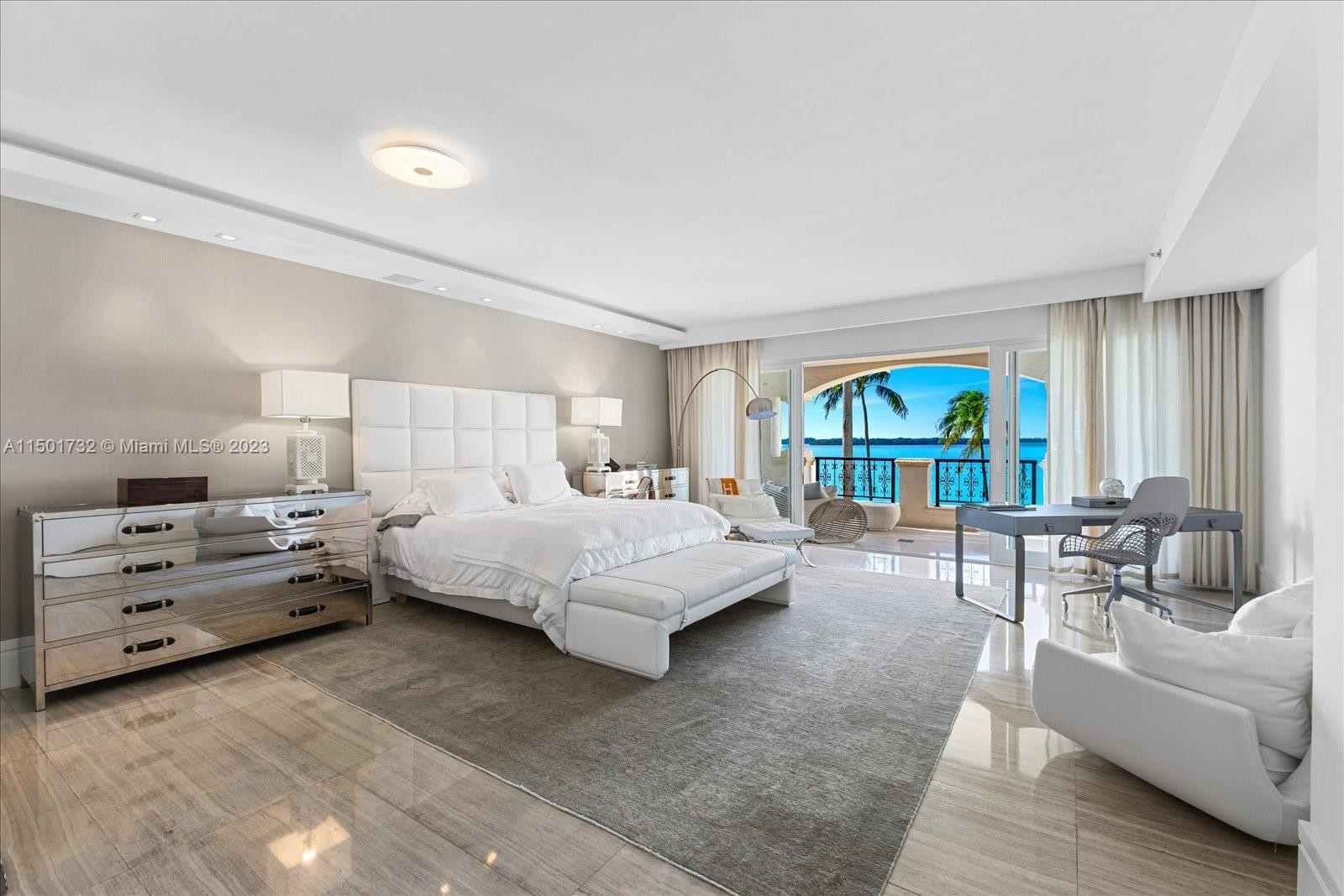 19. 5223 Fisher Island Dr