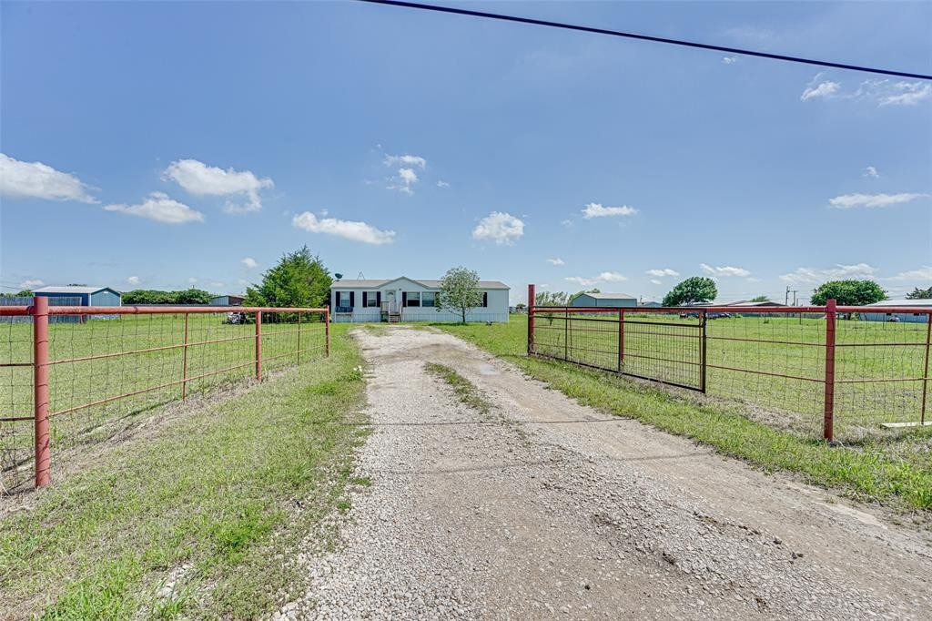 1. 1120 Country Acres Court