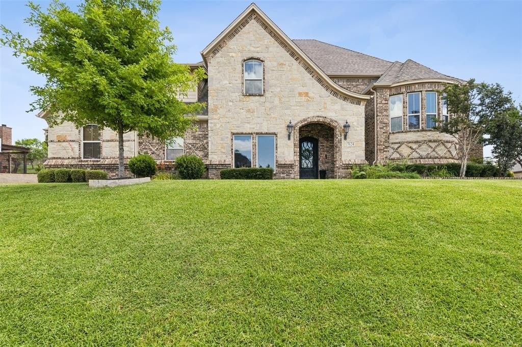 1. 7624 Eagle Ridge Circle