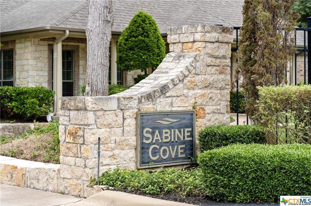 32. 3102 Sabine Cove