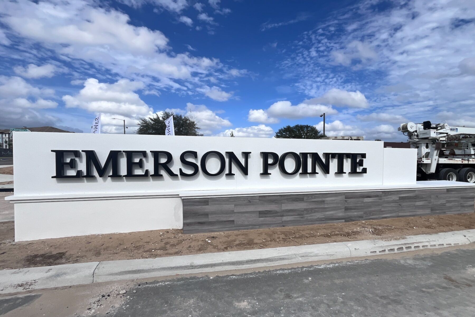 1. 933 Pointe Emerson Boulevard