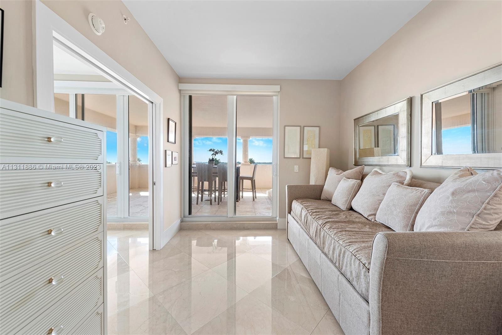 23. 19253 Fisher Island Dr