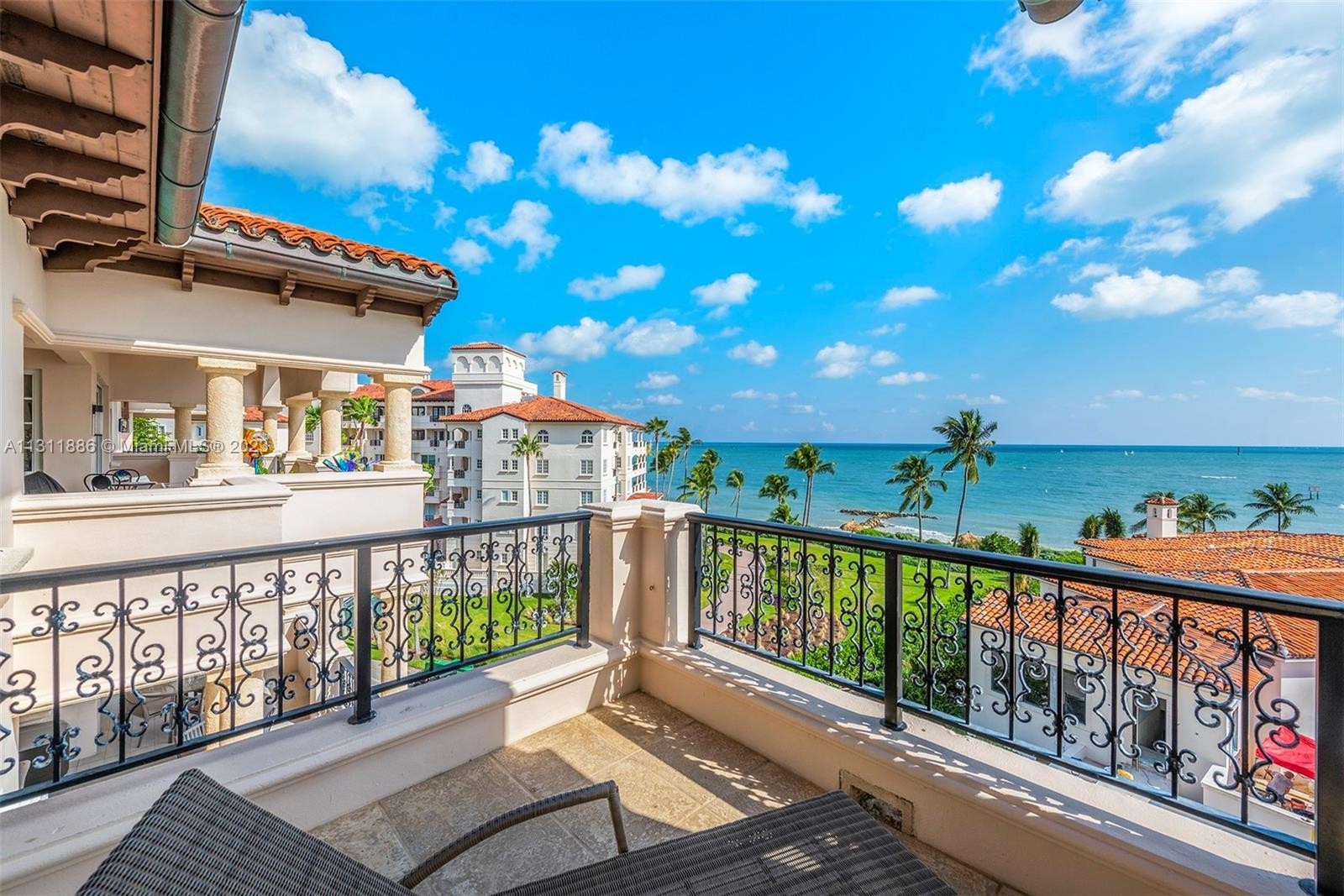 32. 19253 Fisher Island Dr