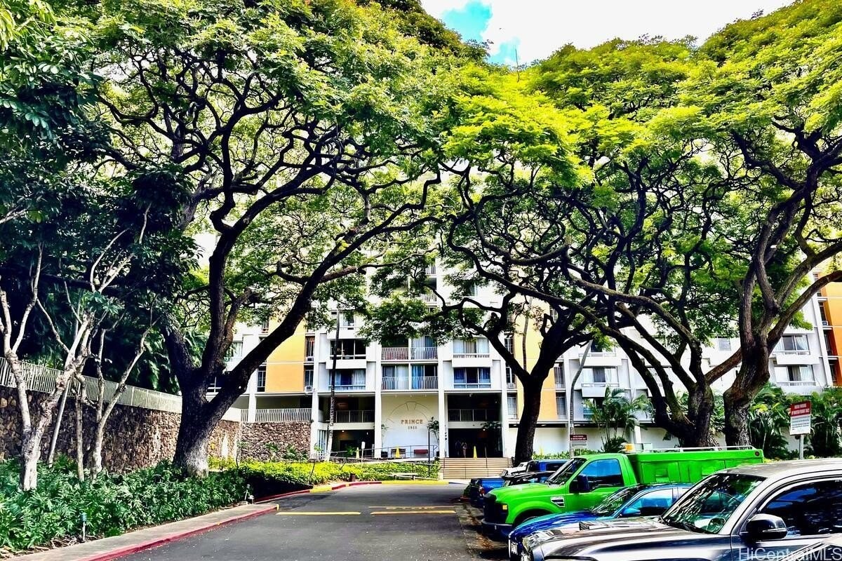 2. 1511 Nuuanu Avenue