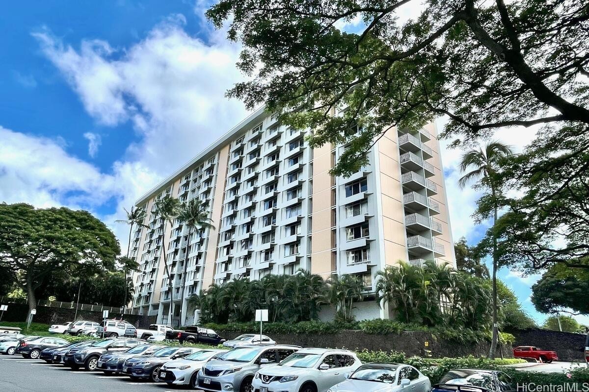 1. 1511 Nuuanu Avenue