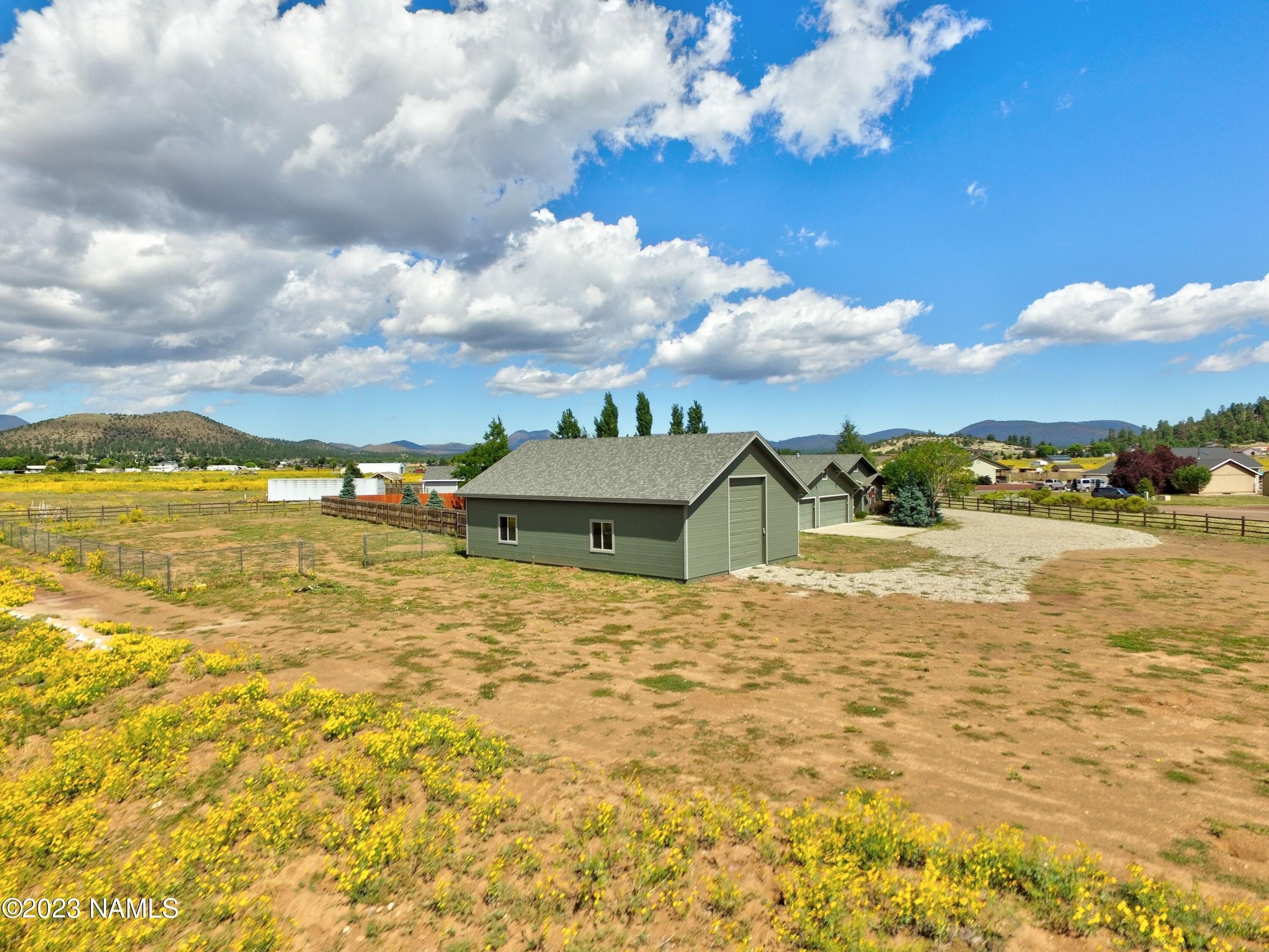 2. 8176 Lookout View Trail