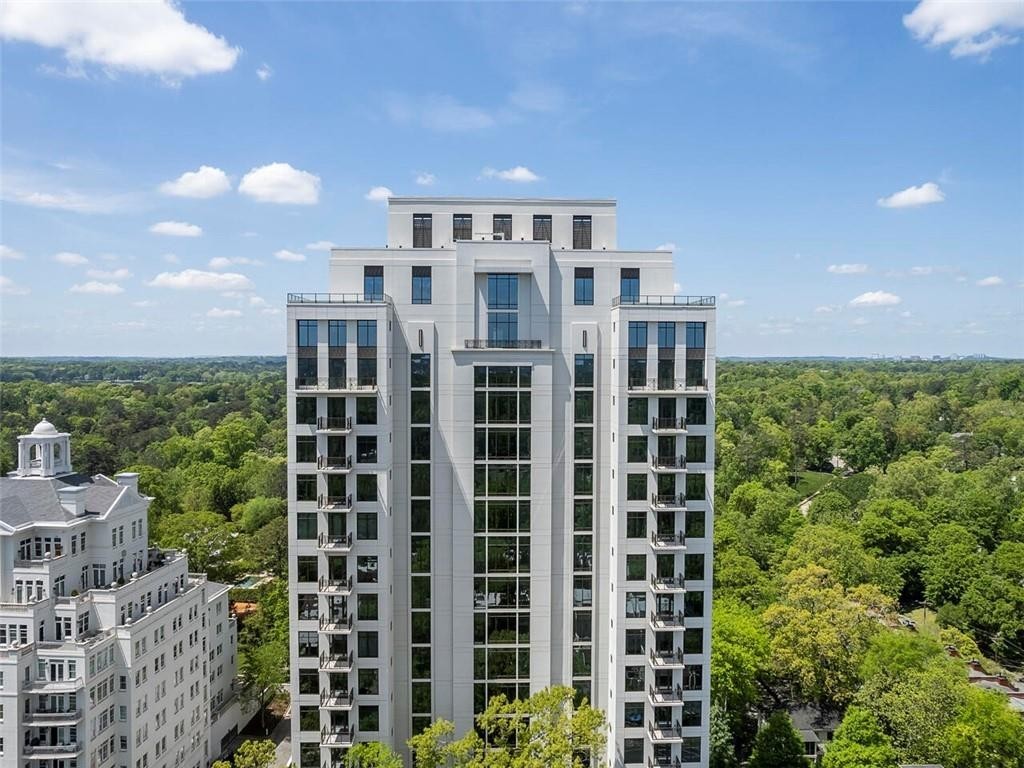 39. 2520 Peachtree Road NW