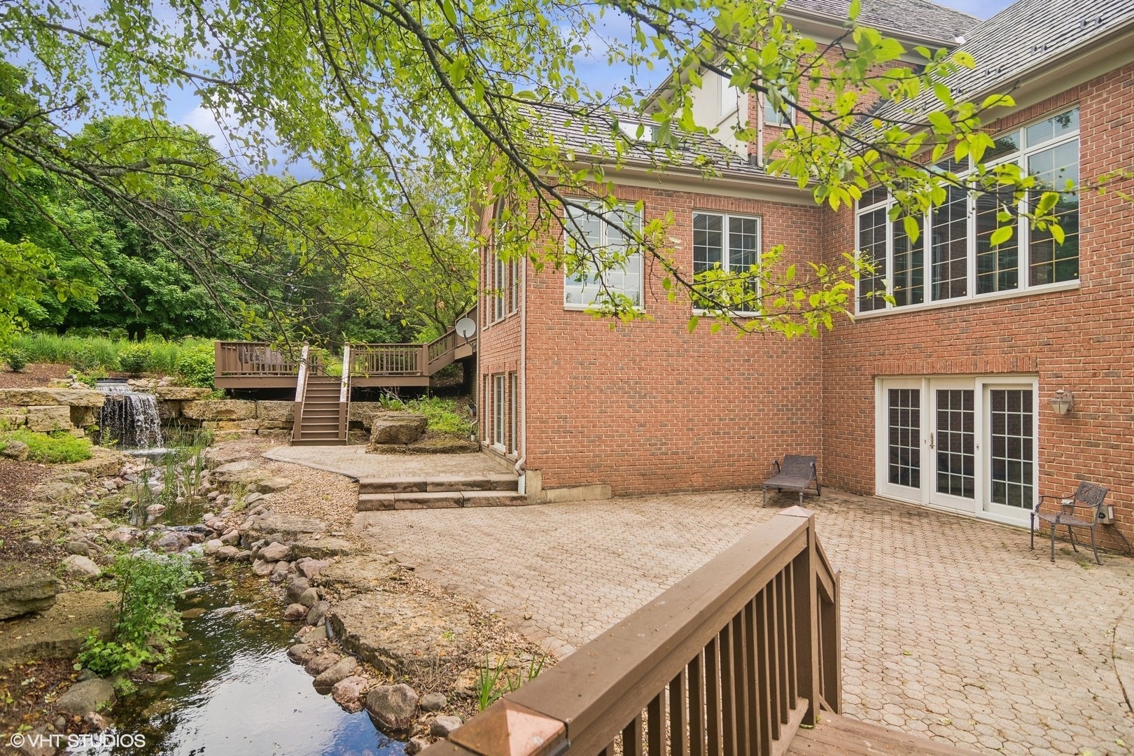 25. 7 Longmeadow Court