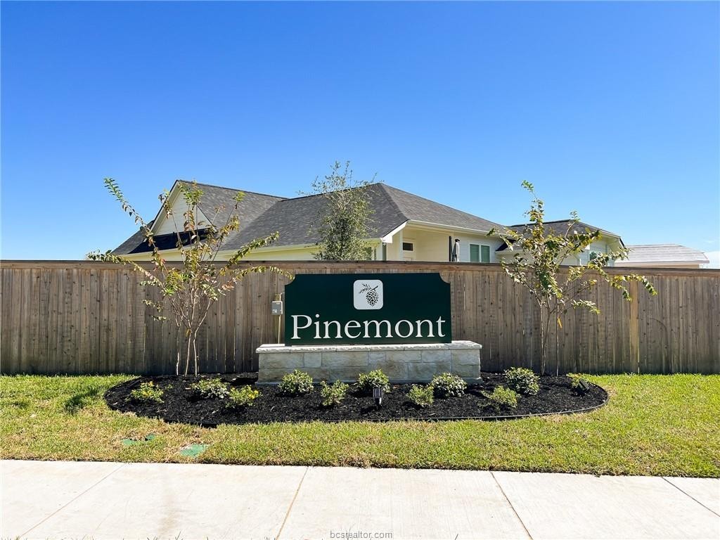 5. 1921 Pinemont View Drive