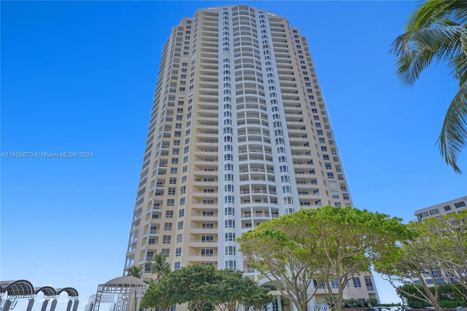 30. 808 Brickell Key Dr 2506