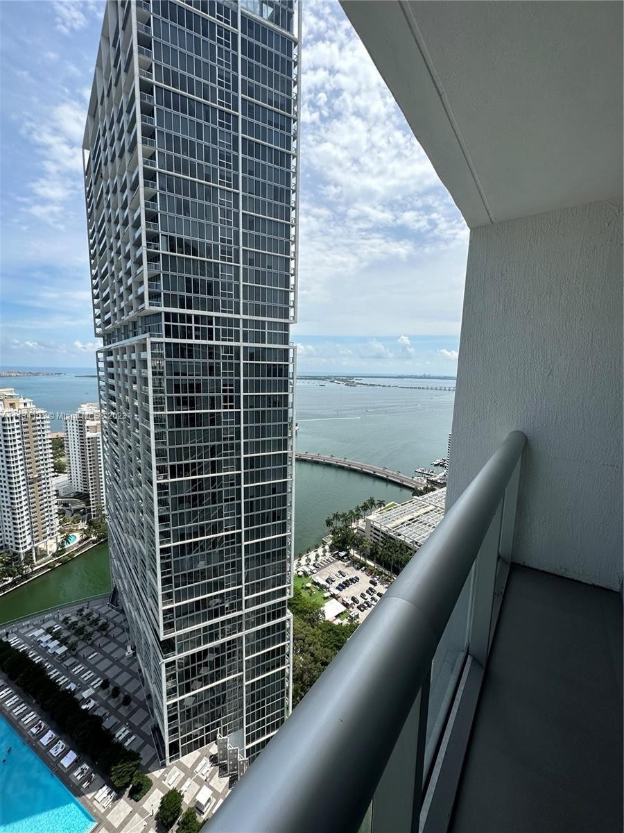 20. 485 Brickell Ave