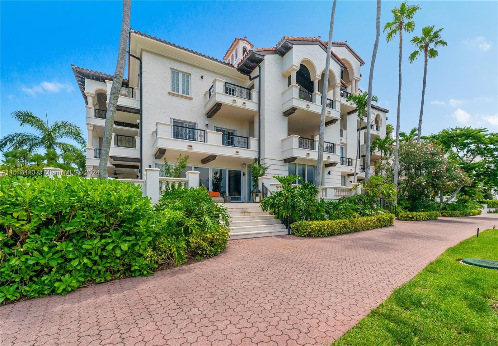 39. 2514 Fisher Island Dr