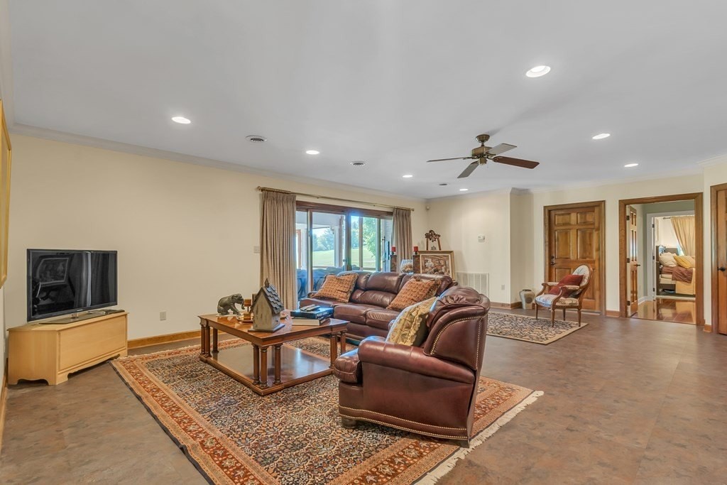 37. 900 Sawgrass Circle