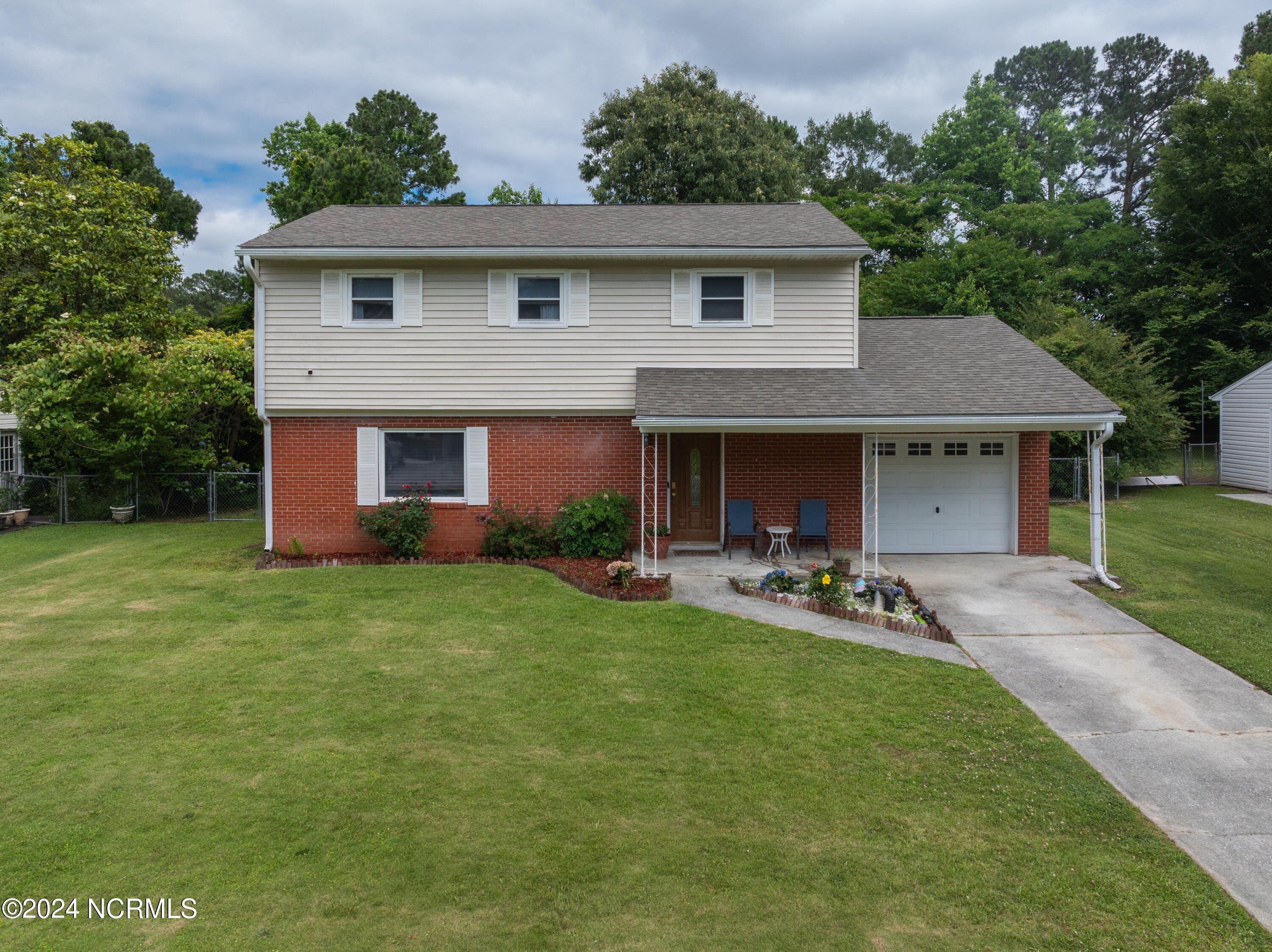 34. 211 White Oak Boulevard