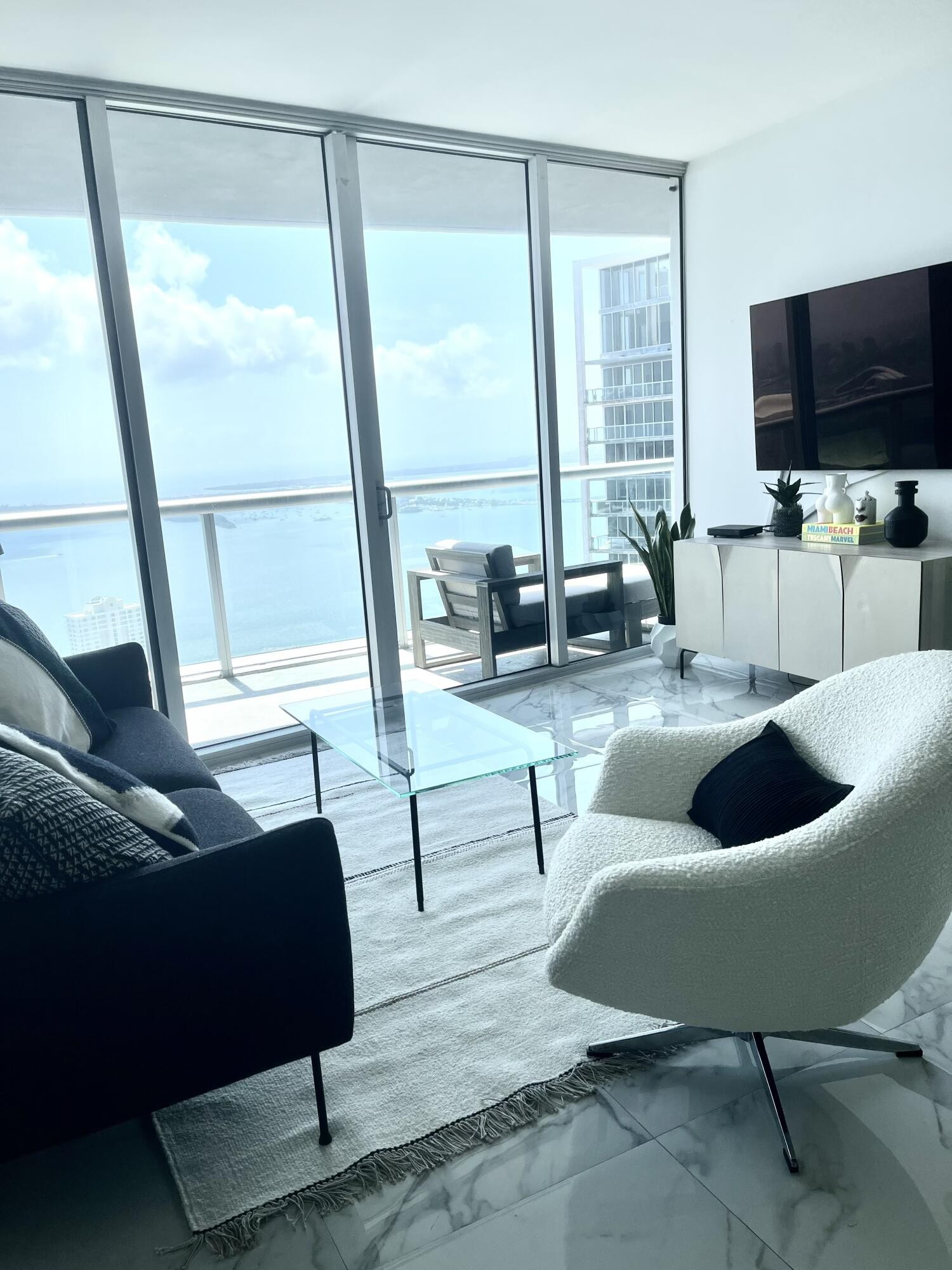 8. 465 Brickell Avenue