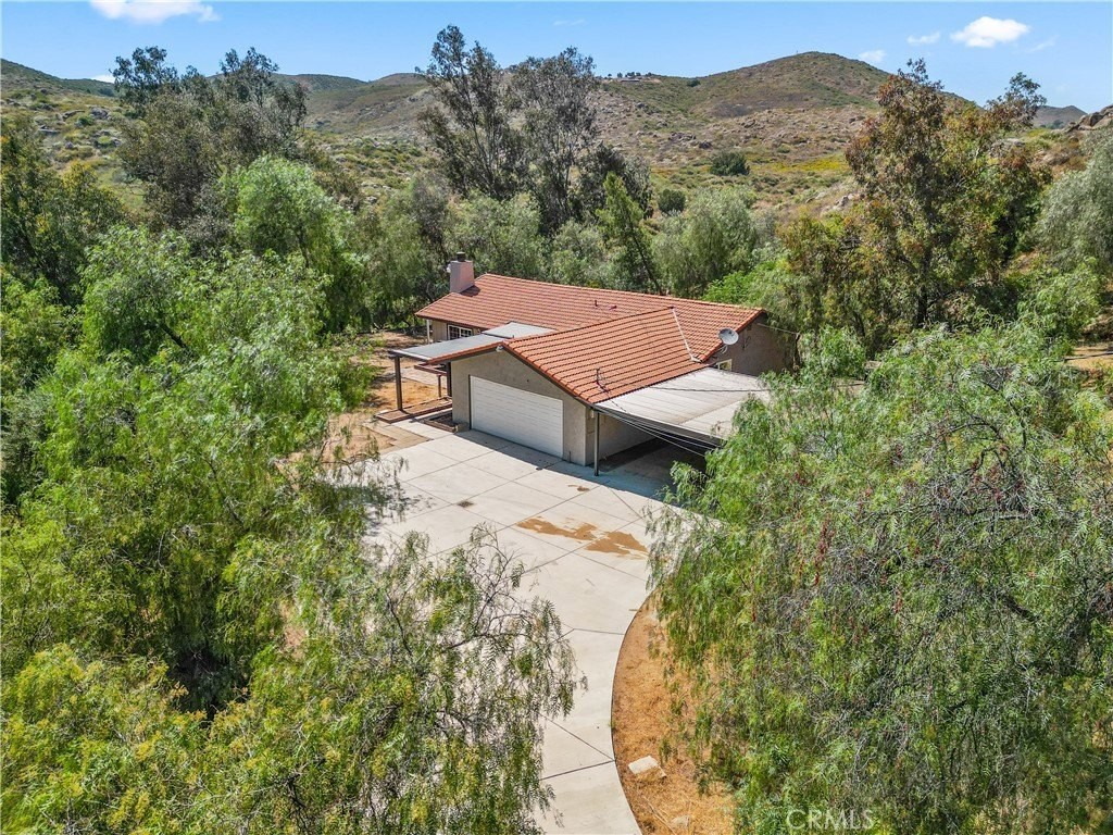 1. 22513 Country Squire Road