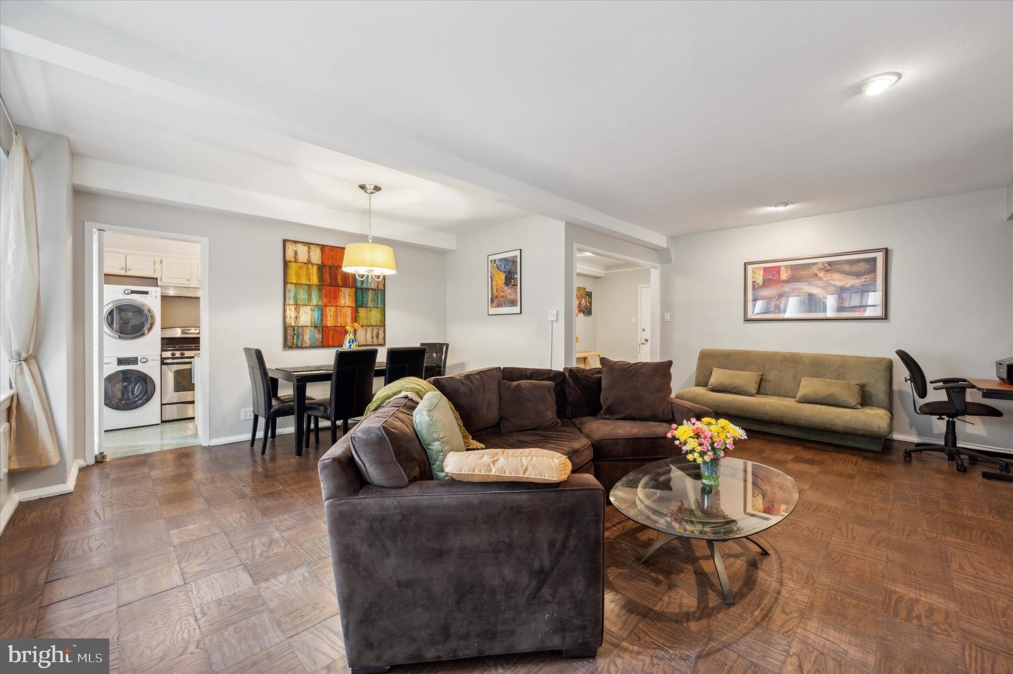 1. 220 W Rittenhouse Square