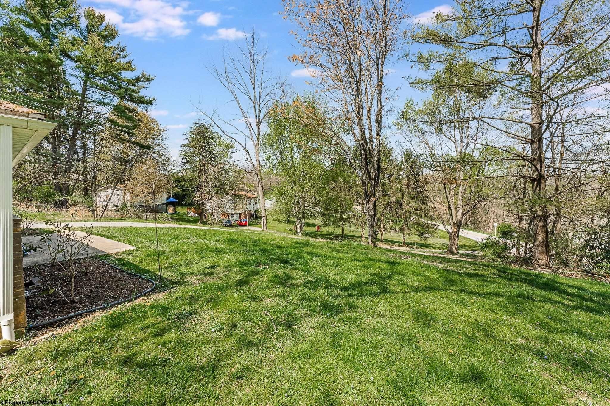 24. 1398 Smithtown Road