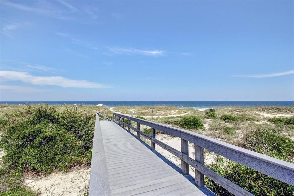 36. 4800 Amelia Island Parkway