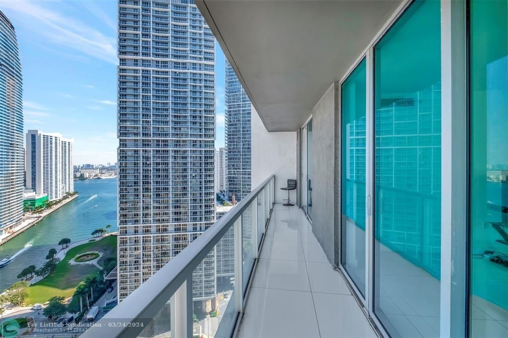 33. 500 Brickell Ave