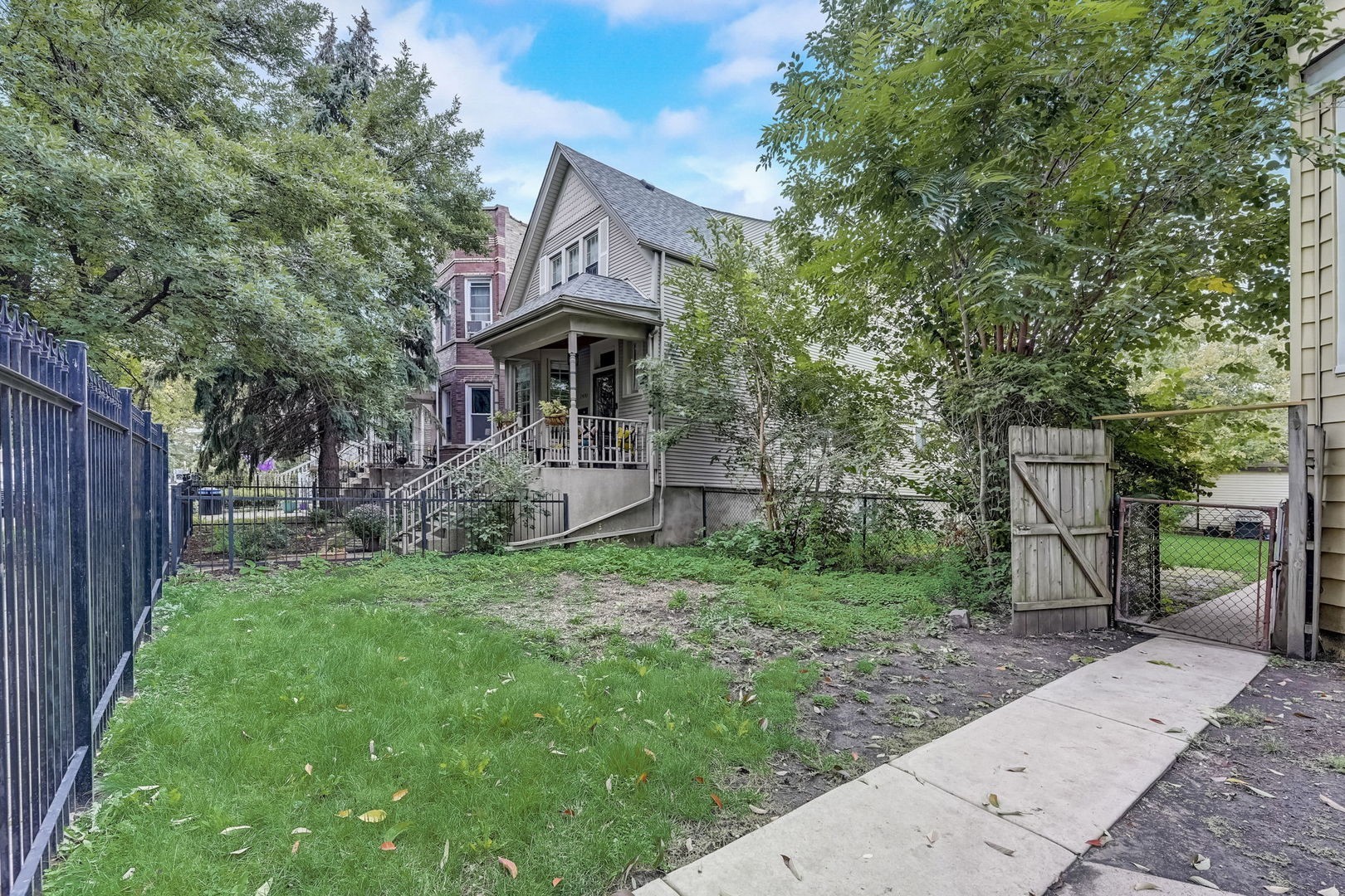 2. 2434 N Saint Louis Avenue