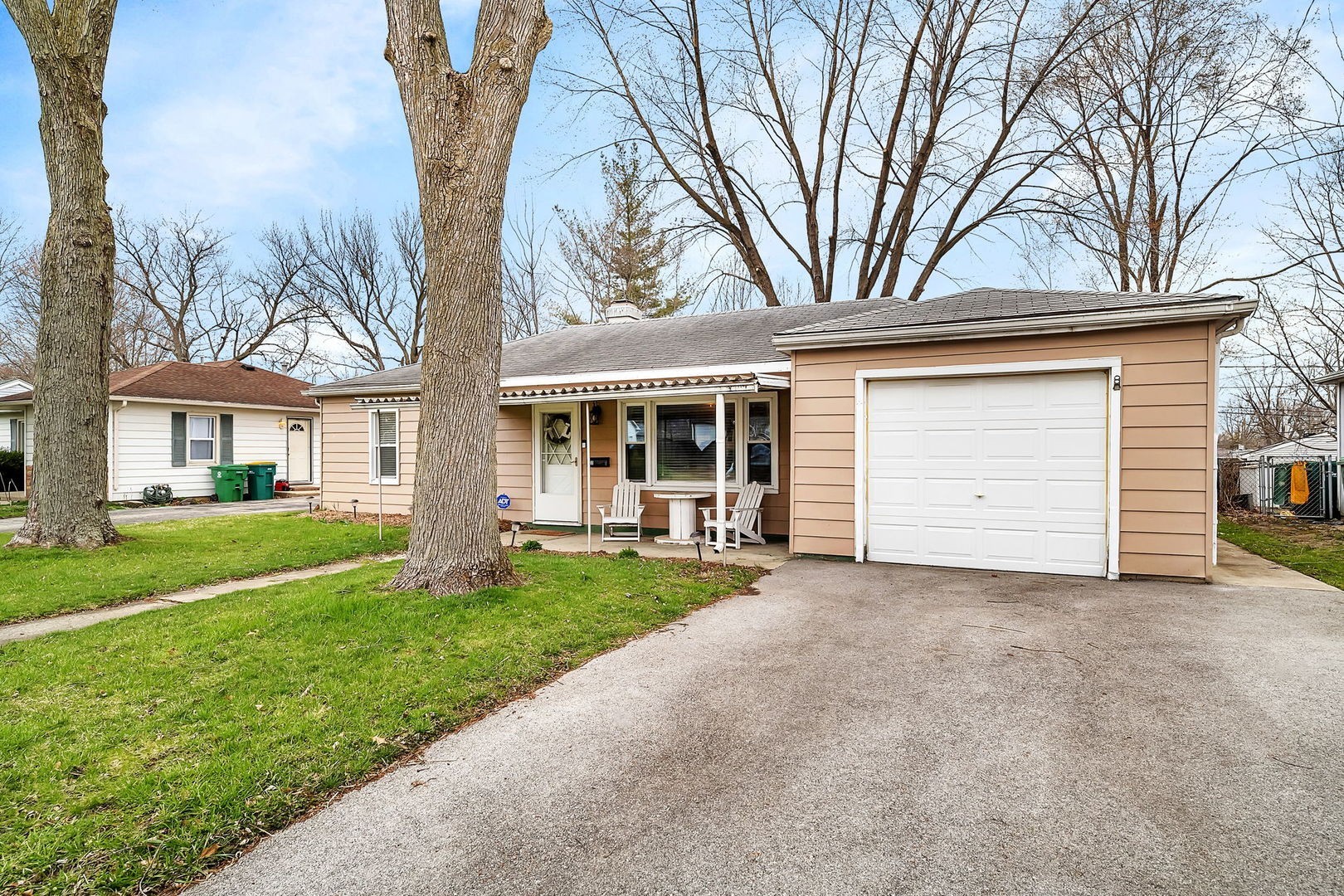 3. 402 E Kankakee River Drive