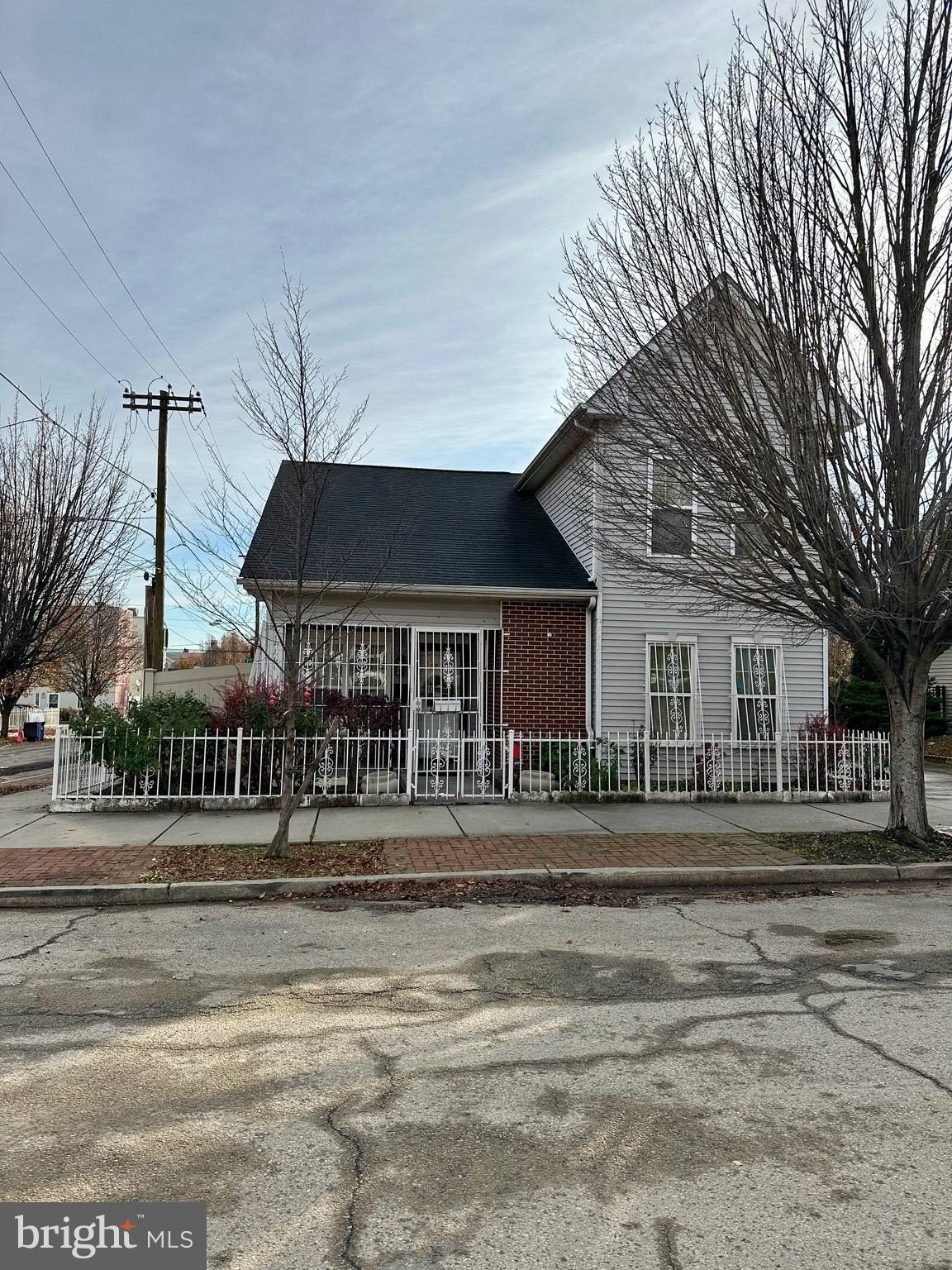 1. 1727 N Franklin Street