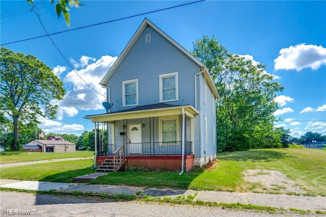 1. 926 Rex Avenue NE