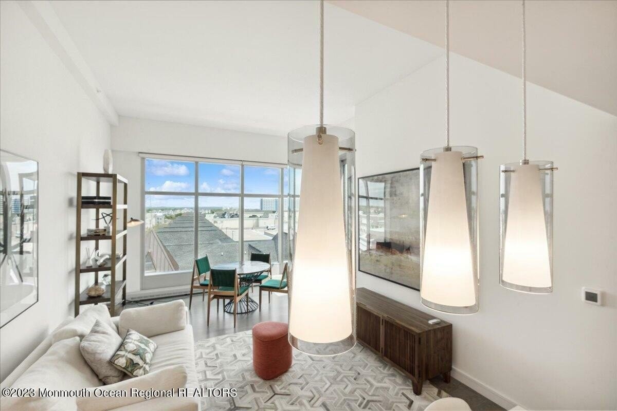 10. 20 Melrose Terrace Penthouse