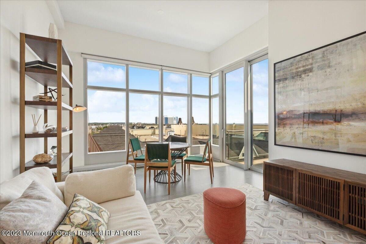 12. 20 Melrose Terrace Penthouse