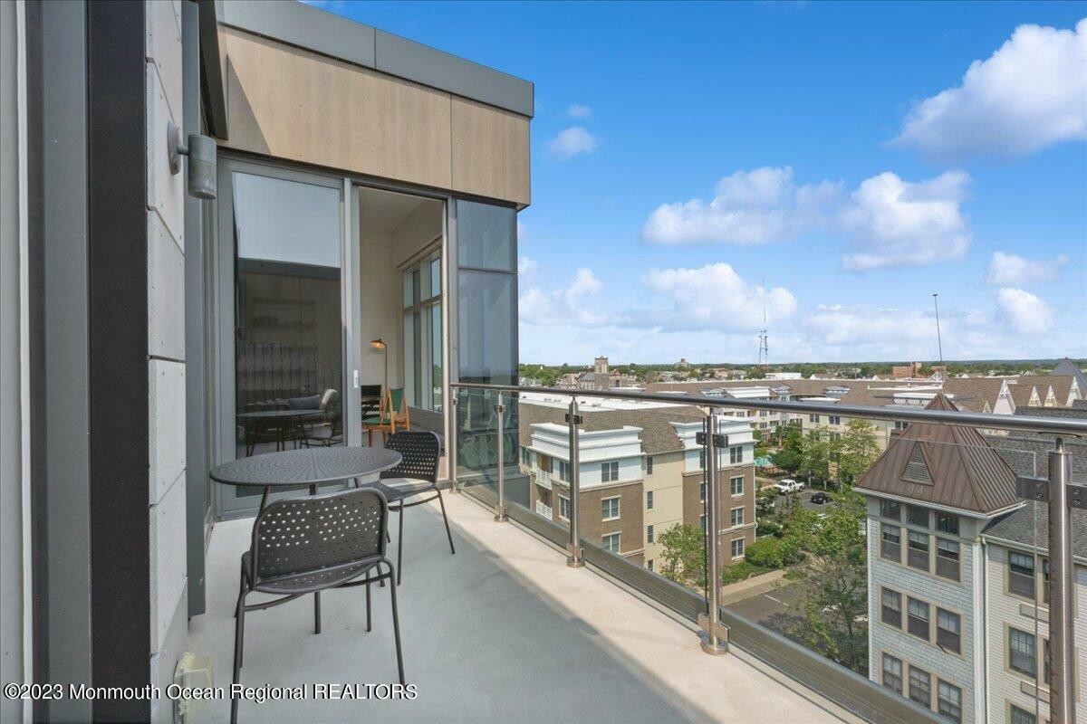 16. 20 Melrose Terrace Penthouse