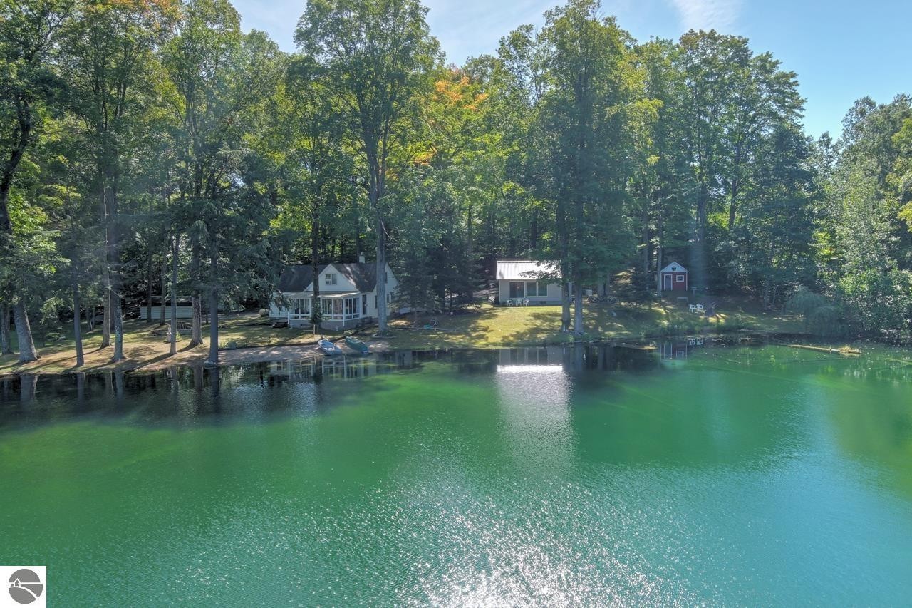 1. 9037 Lake Of The Woods Road
